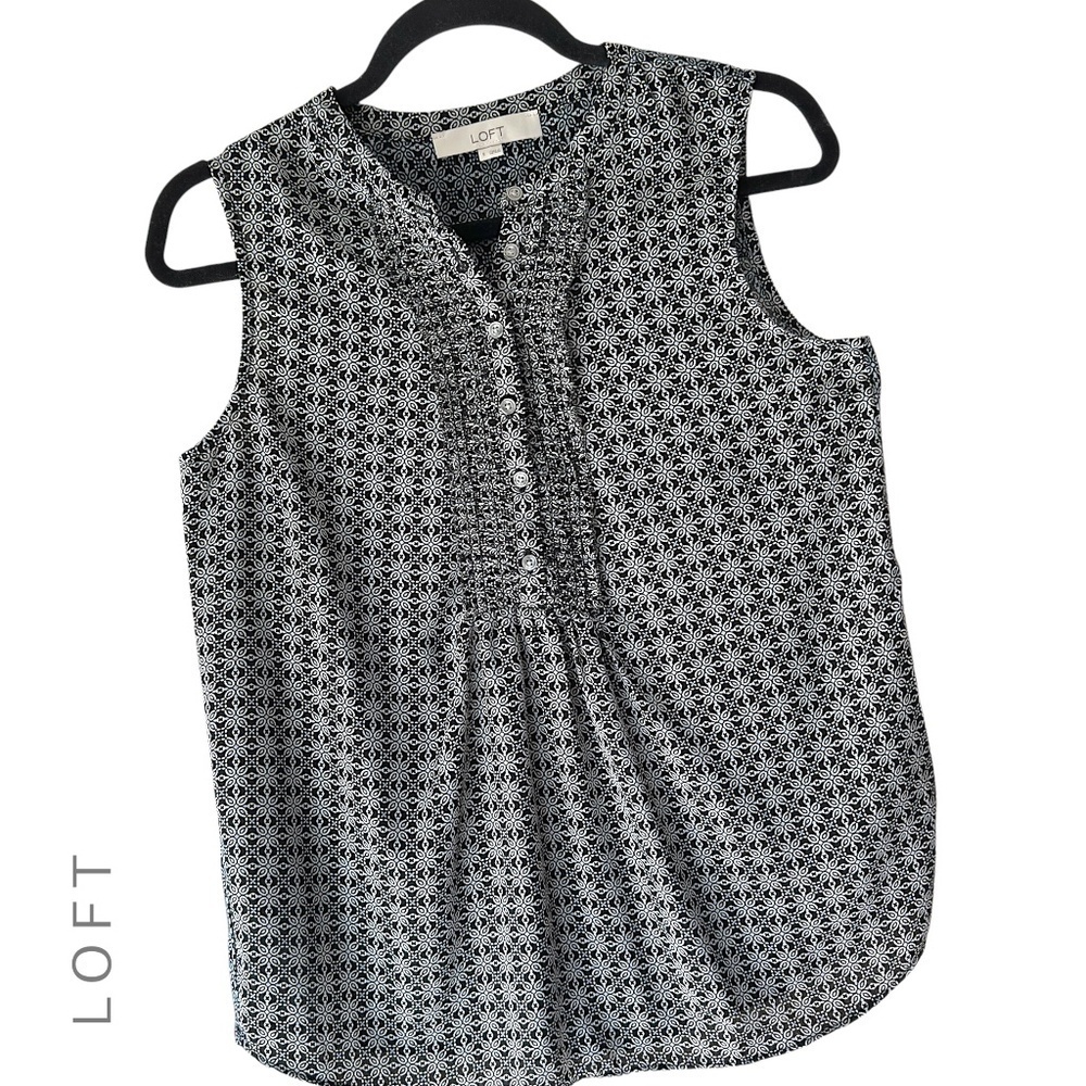 LOFT NWOT SMOCKED BUTTON FRONT FLORAL BLACK DITSY PRINT SLEEVELESS TOP | SMALL